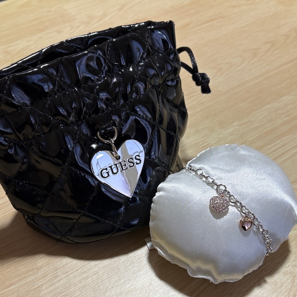 VINTAGE GUESS Black Quilted Patent Jewelry Pouch with Heart Link Bracelet